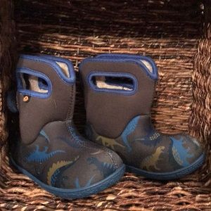 Size 8 (toddler) winter Bogs. Rated 14 degrees